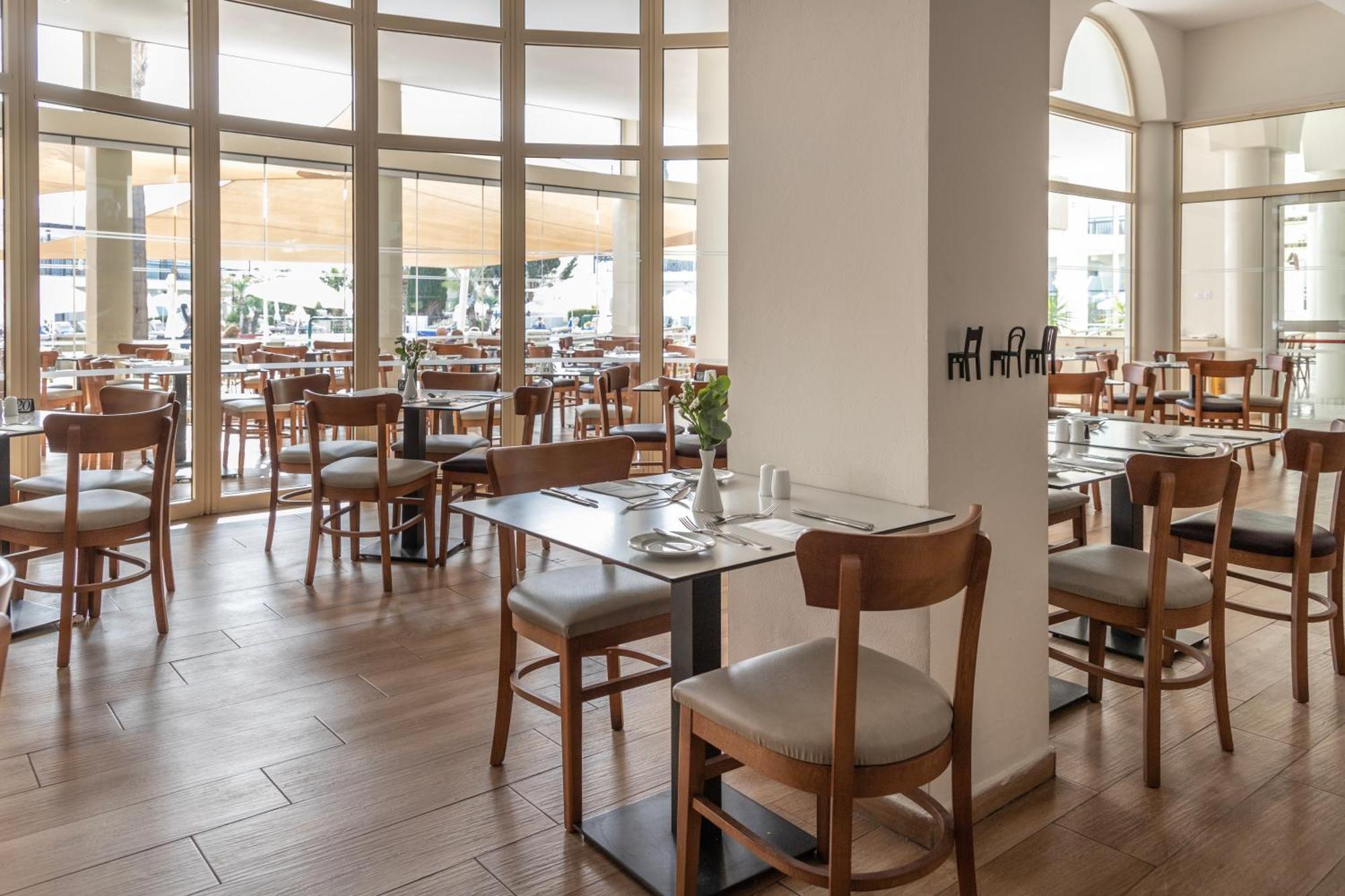 Louis Paphos Breeze Hotel Klorakas Bagian luar foto