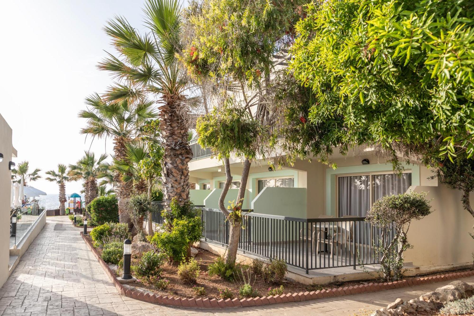 Louis Paphos Breeze Hotel Klorakas Bagian luar foto