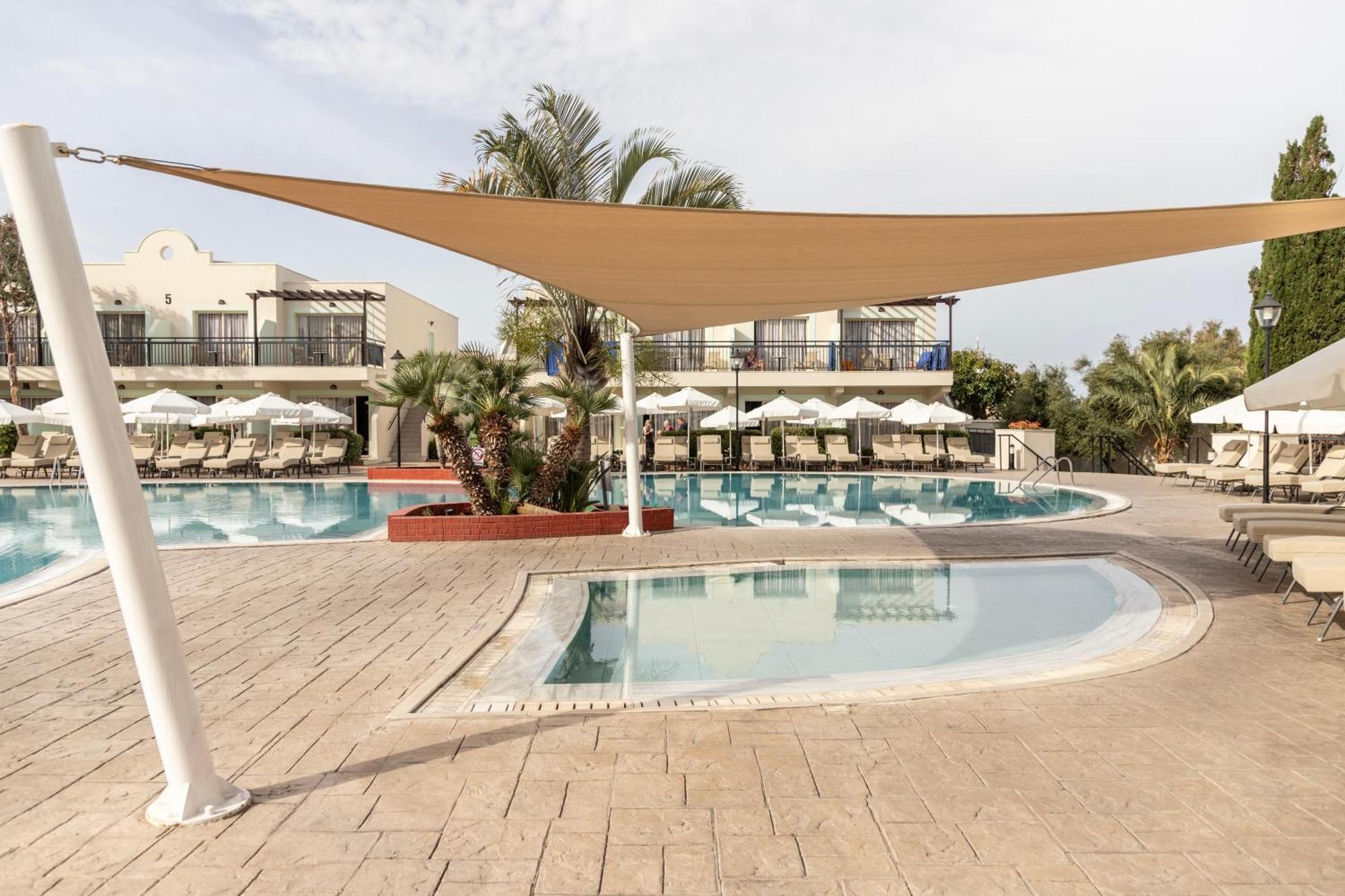 Louis Paphos Breeze Hotel Klorakas Bagian luar foto