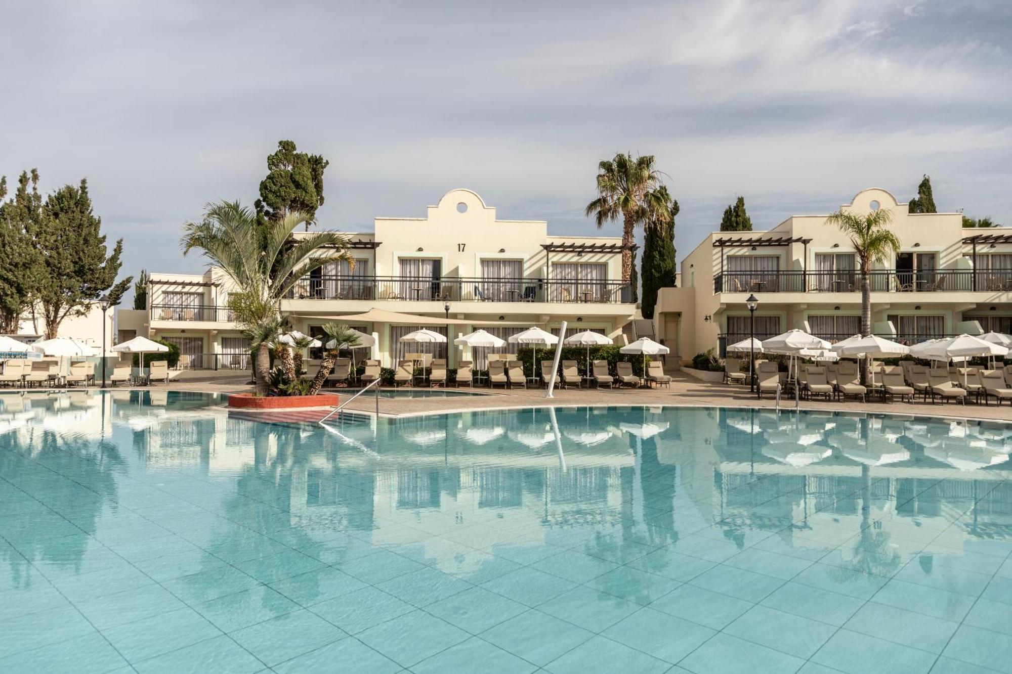 Louis Paphos Breeze Hotel Klorakas Bagian luar foto