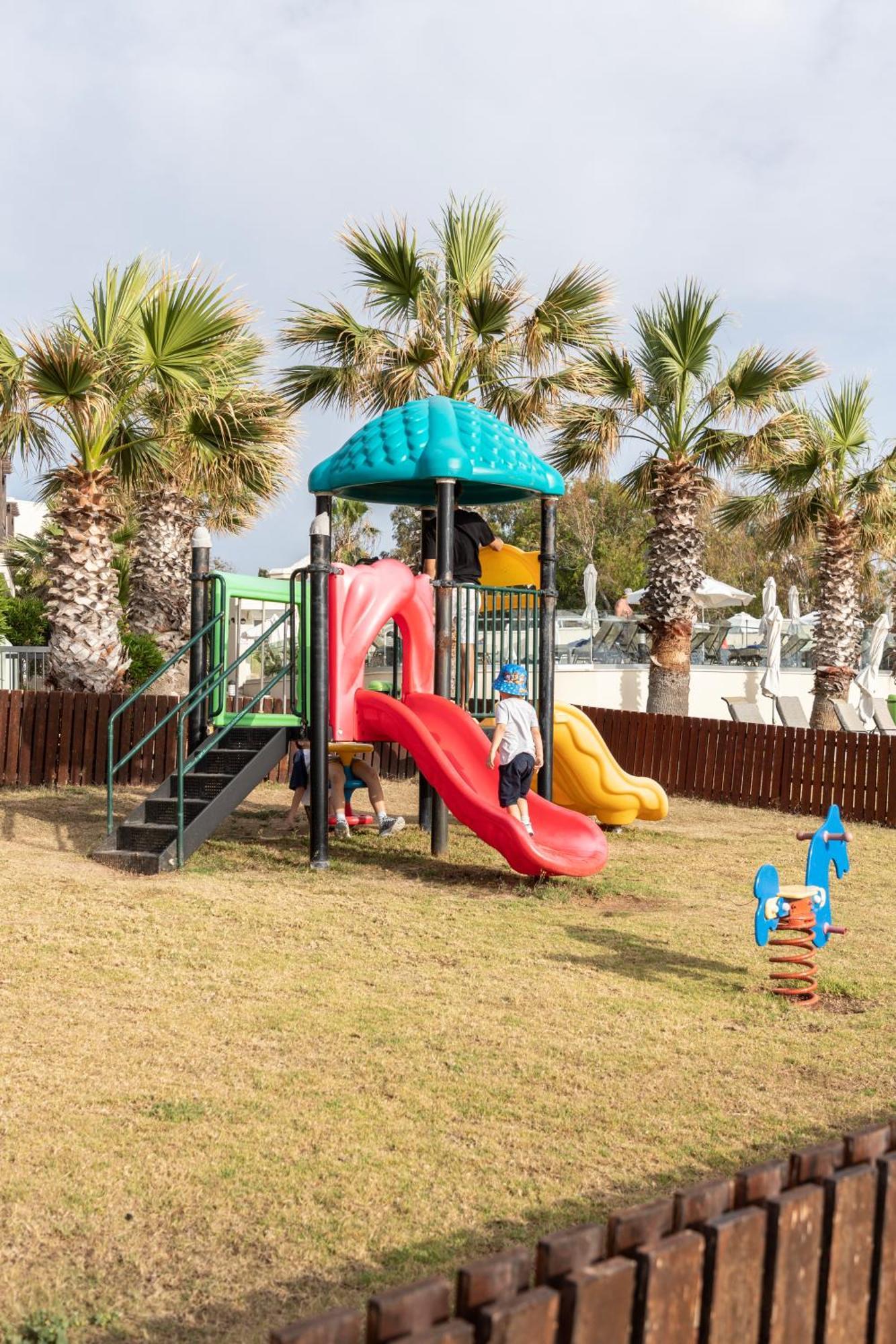 Louis Paphos Breeze Hotel Klorakas Bagian luar foto