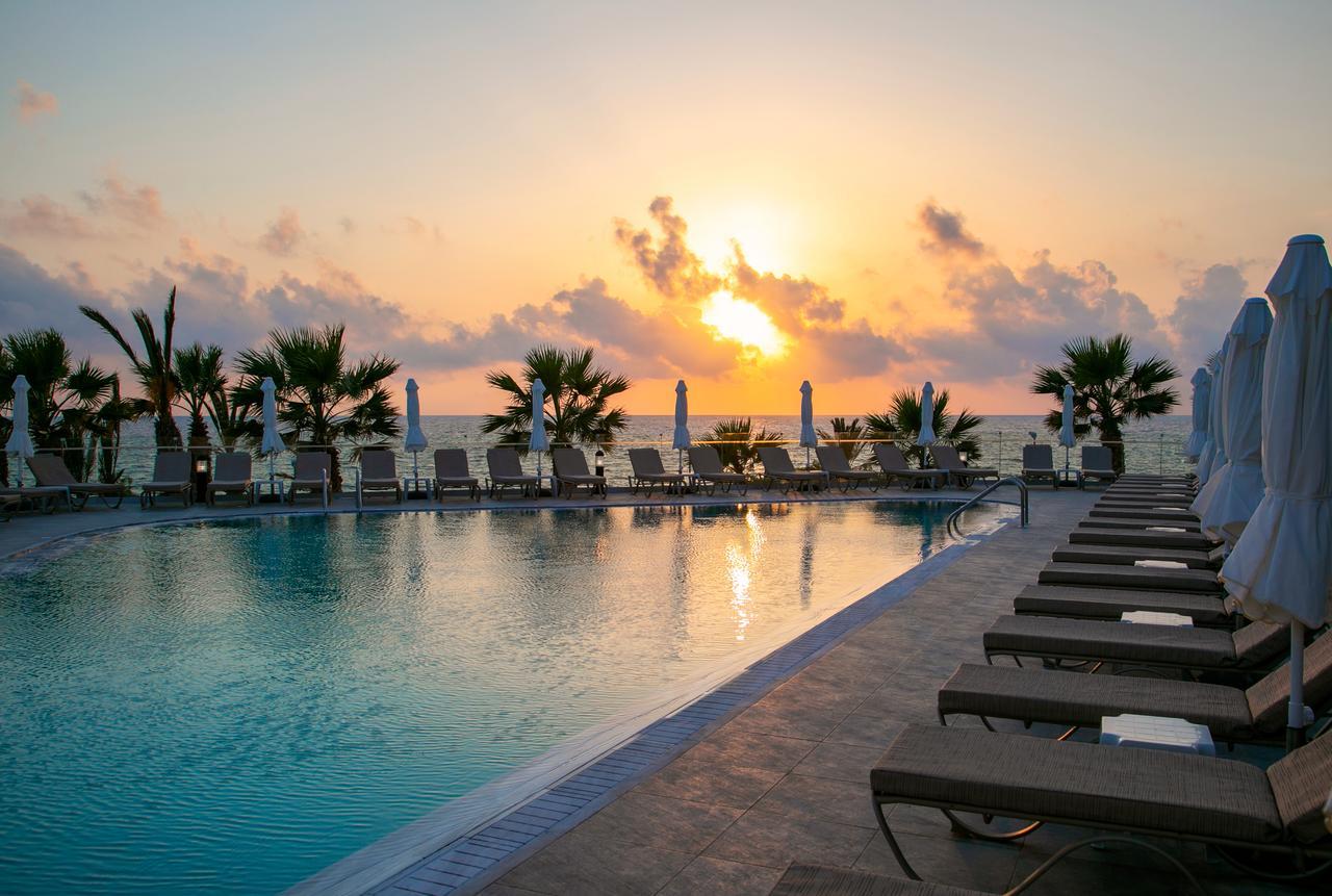 Louis Paphos Breeze Hotel Klorakas Bagian luar foto