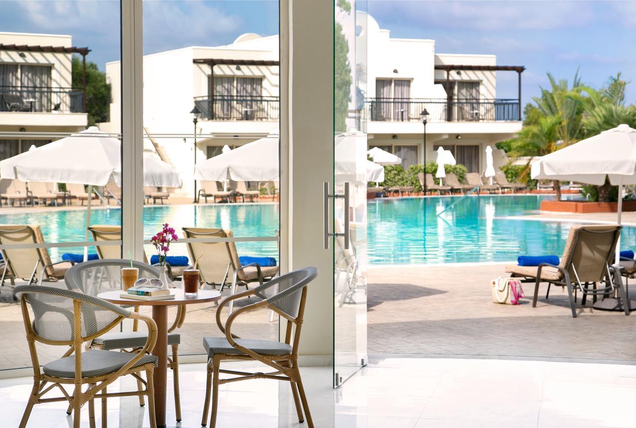 Louis Paphos Breeze Hotel Klorakas Bagian luar foto